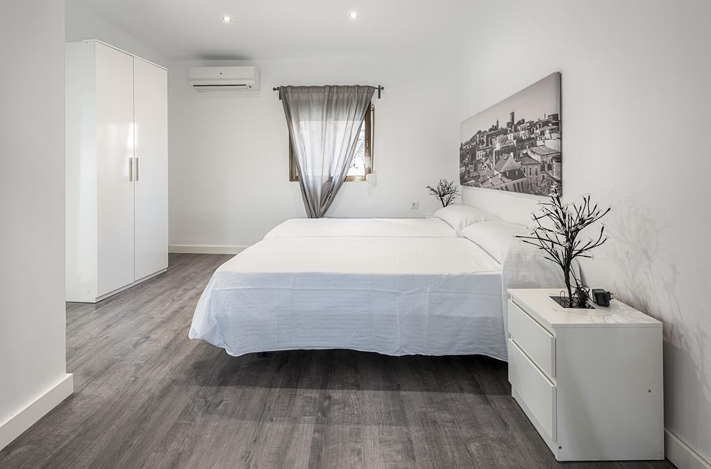 Turisticos Domus Seleqtia Plaza Mayor Apartment Caces